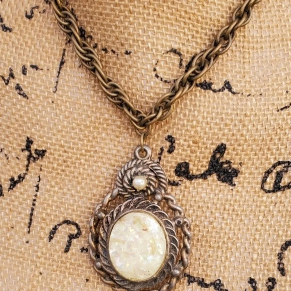 Vintage Luminous White Necklace